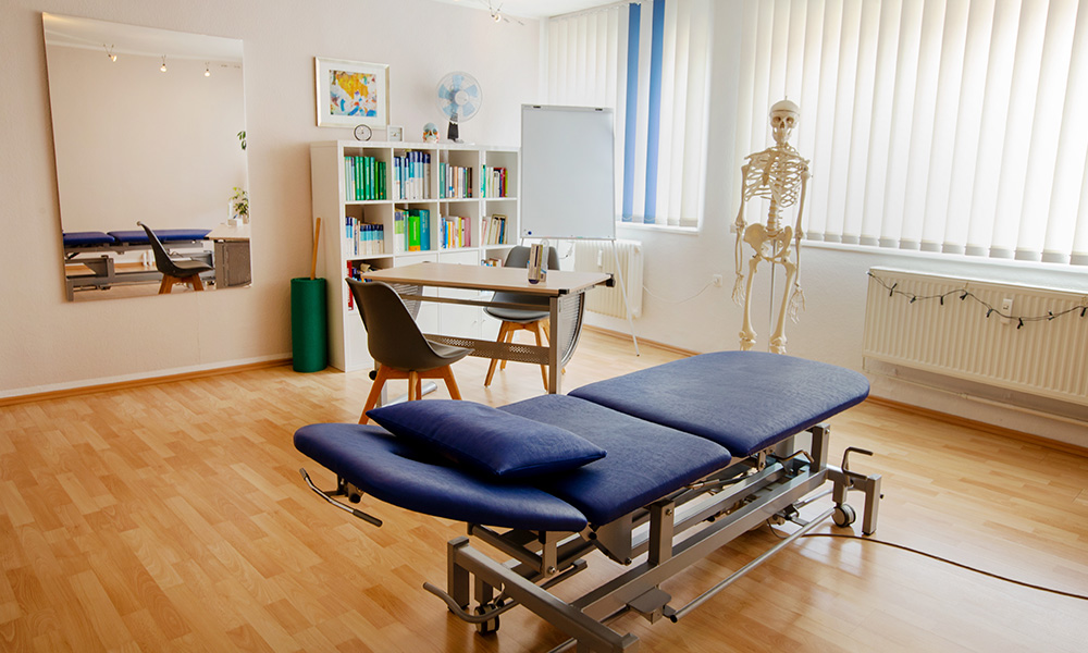 Daniel Tank Ihr Heilpraktiker - Osteopath aus Lübeck - Praxisraum